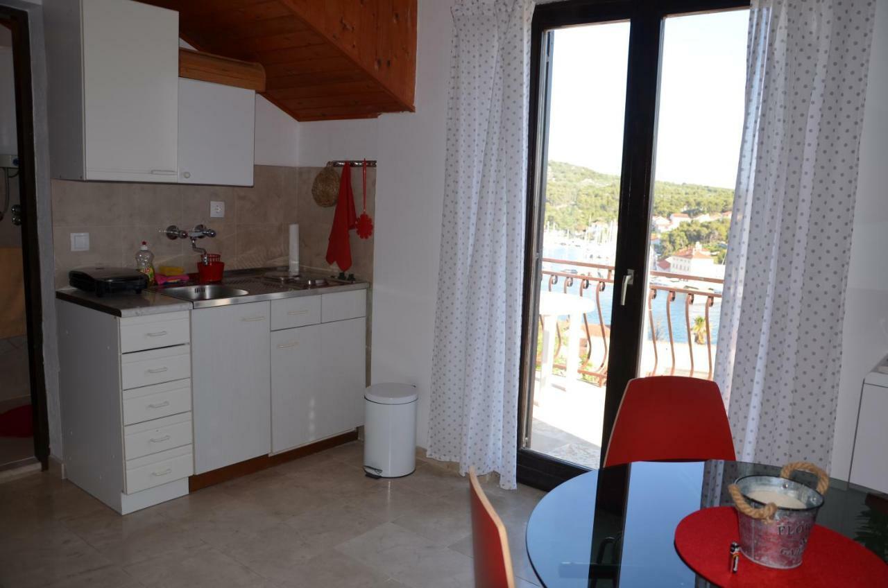 Luana Apartment Milna  Extérieur photo