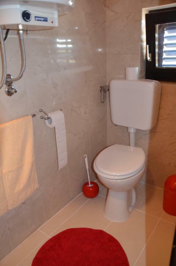 Luana Apartment Milna  Extérieur photo