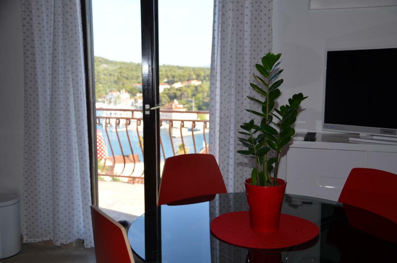 Luana Apartment Milna  Extérieur photo