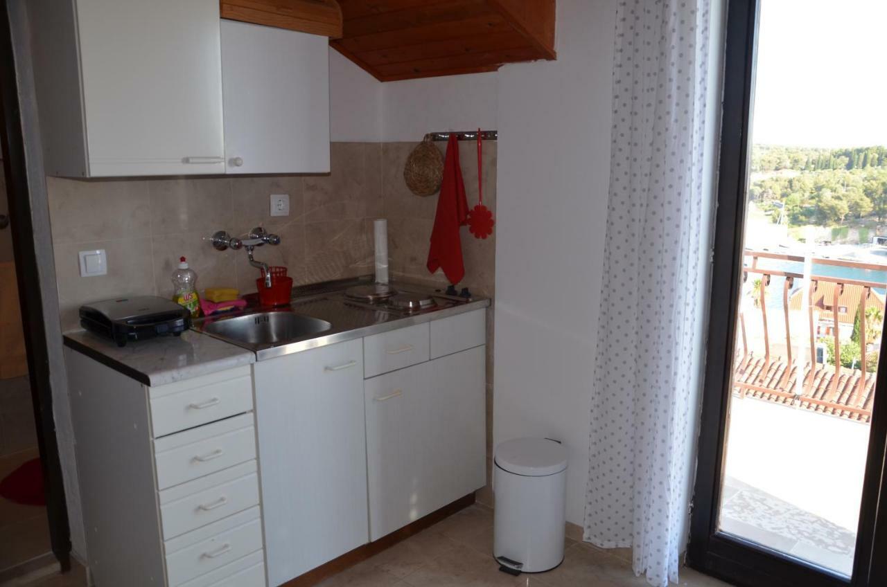 Luana Apartment Milna  Extérieur photo