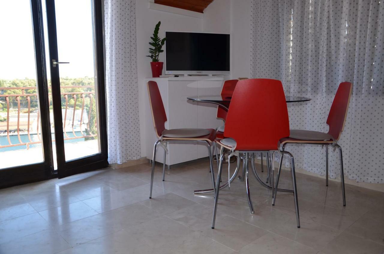 Luana Apartment Milna  Extérieur photo