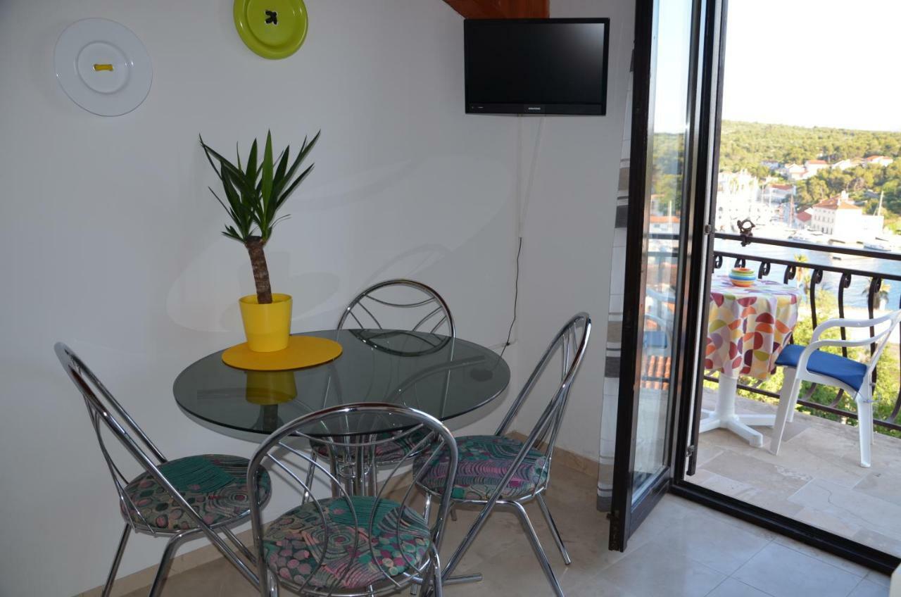 Luana Apartment Milna  Extérieur photo